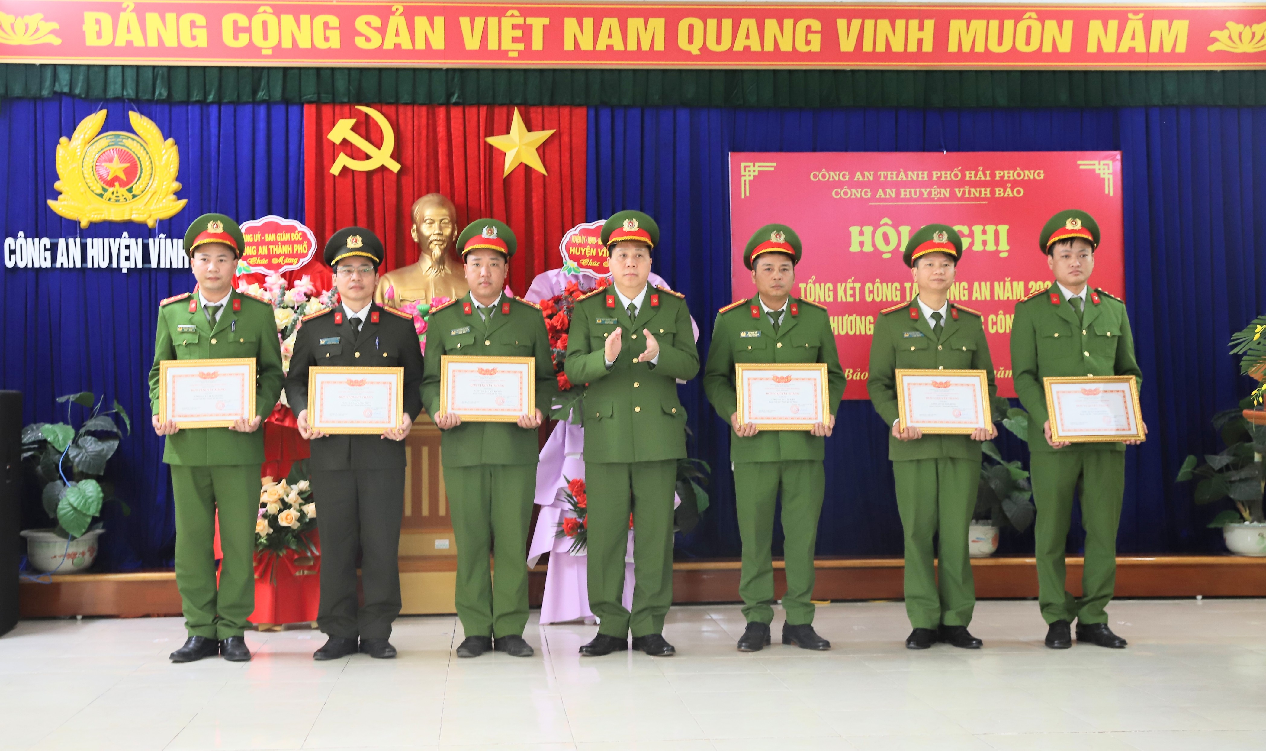 Công an huyện Vĩnh Bảo: Triển khai công tác năm 2025 với chủ đề “Phát huy đoàn kết, siết chặt kỷ cương, nâng cao chất lượng, hiệu quả công tác”